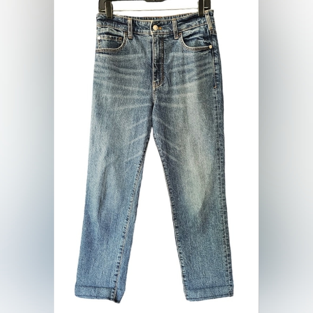 Pilcro Women's  The Vintage Straight High Rise Jeans Size 28.  Medium wash